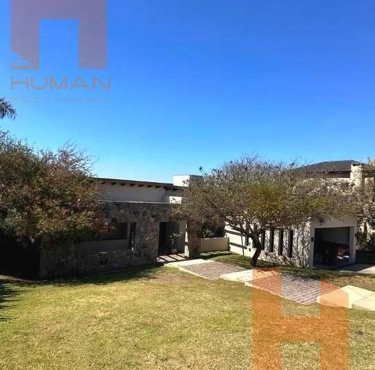 Casa · 330m² · 2 Dormitorios · 2 Cocheras