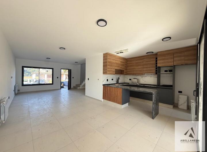 Casa · 160m² · 5 Ambientes · 2 Cocheras