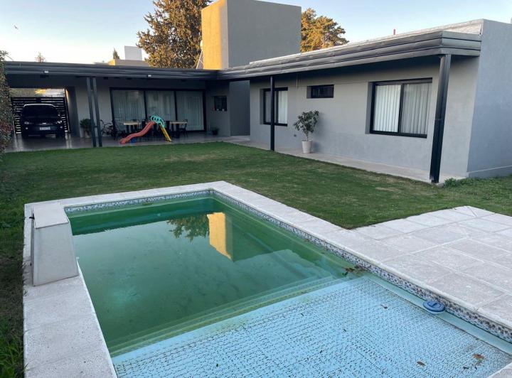 Casa · 150m² · 4 Ambientes · 2 Cocheras