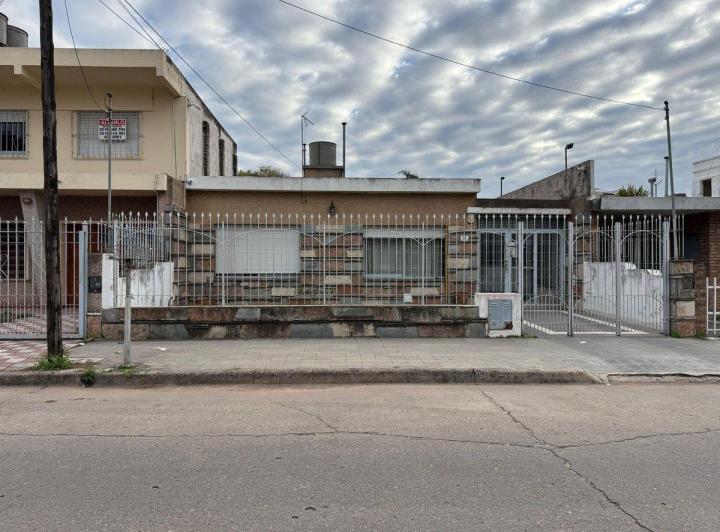 Casa · 140m² · 10 Ambientes · 2 Cocheras