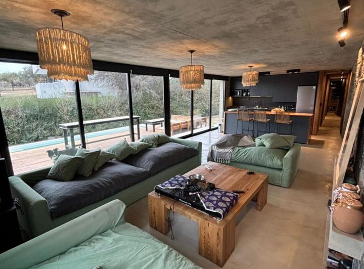 Casa · 218m² · 4 Ambientes · 2 Cocheras