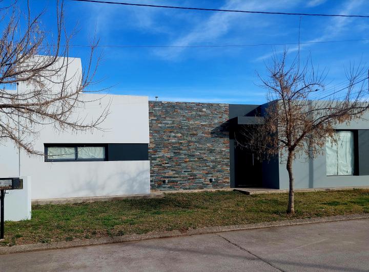 Casa · 135m² · 2 Dormitorios