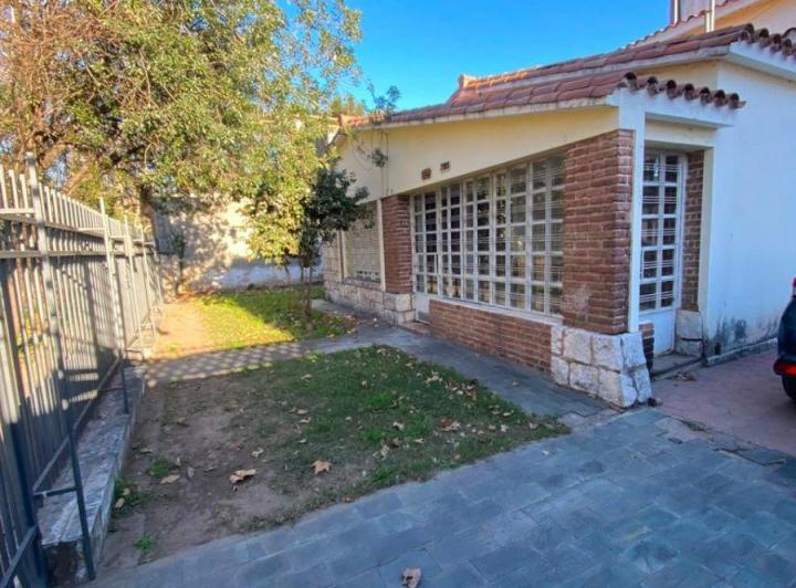 Casa · 372m² · 7 Ambientes · 4 Cocheras