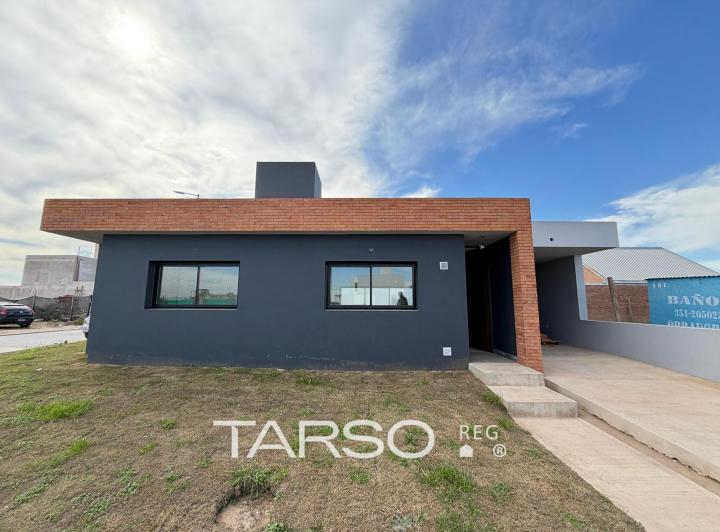 Casa · 260m² · 4 Ambientes · 2 Cocheras
