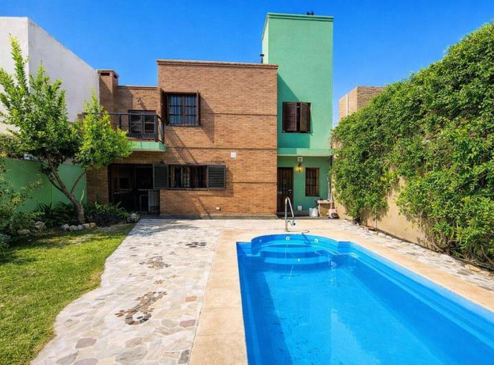 Casa · 272m² · 14 Ambientes · 2 Cocheras