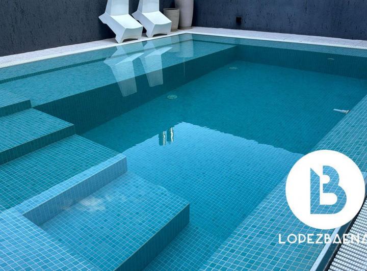 Casa · 180m² · 10 Ambientes · 2 Cocheras