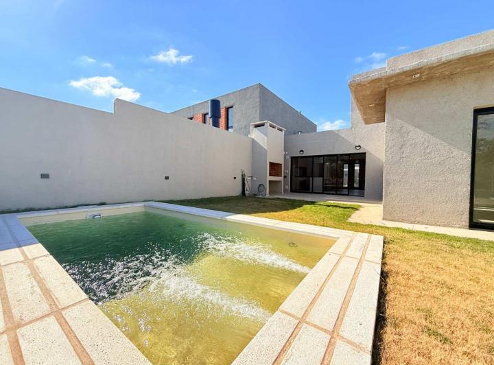 Casa · 110m² · 4 Ambientes · 2 Cocheras