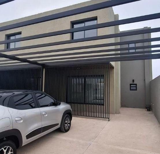 Casa · 130m² · 6 Ambientes · 2 Cocheras