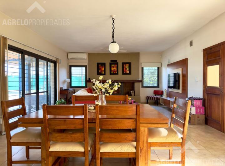 Casa · 250m² · 4 Ambientes · 2 Cocheras