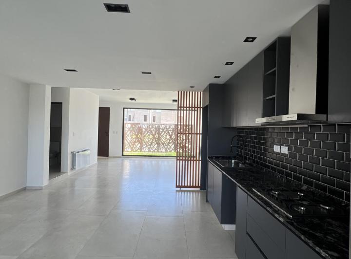 Casa · 180m² · 4 Ambientes · 2 Cocheras