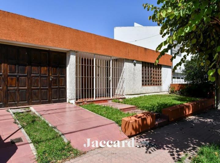 Casa · 171m² · 6 Ambientes · 1 Cochera