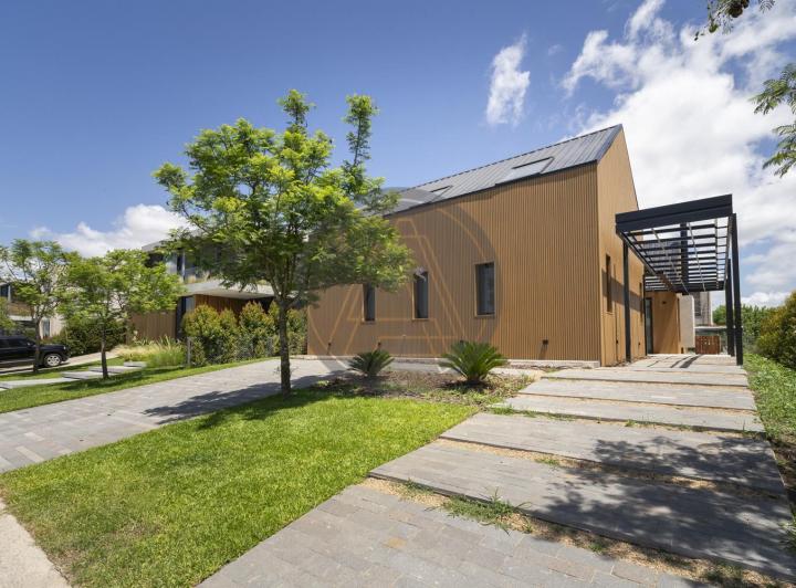Casa · 243m² · 5 Ambientes