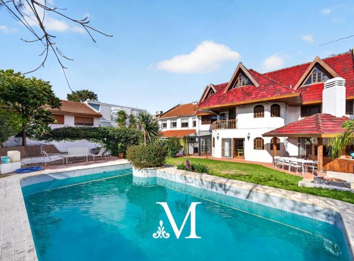 Casa · 450m² · 7 Ambientes · 3 Cocheras