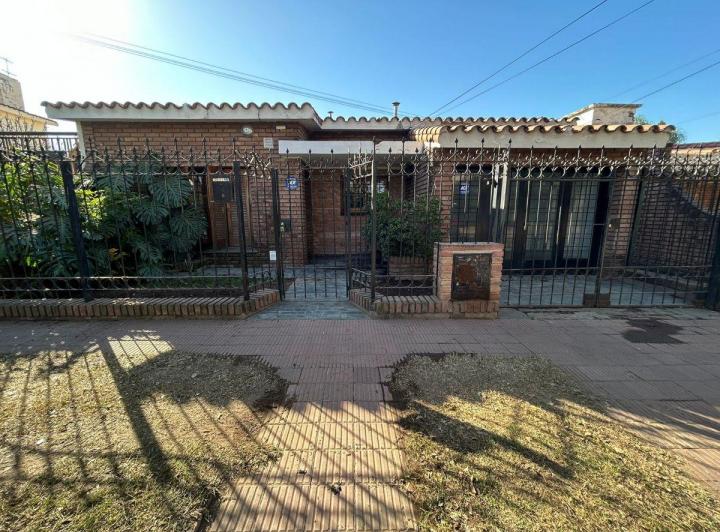 Casa · 60m² · 4 Ambientes · 1 Cochera