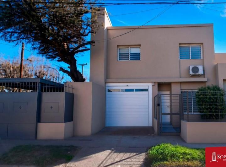 Casa · 200m² · 6 Ambientes