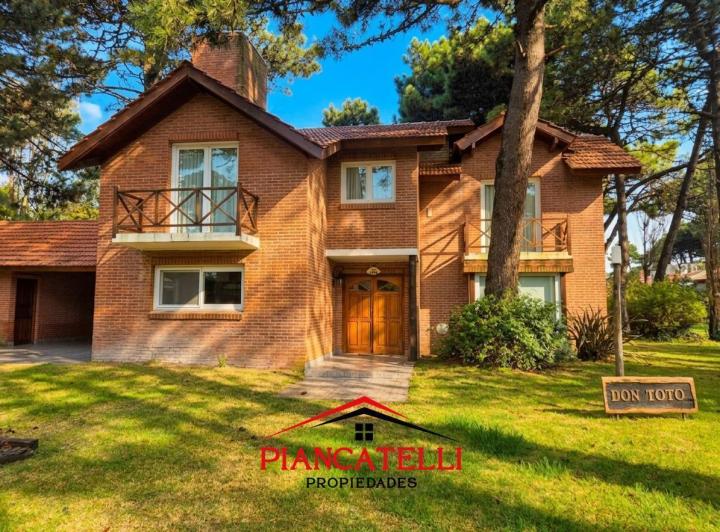Casa · 500m² · 7 Ambientes · 4 Cocheras
