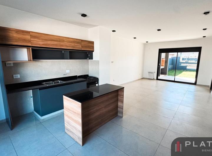 Casa · 140m² · 5 Ambientes · 1 Cochera