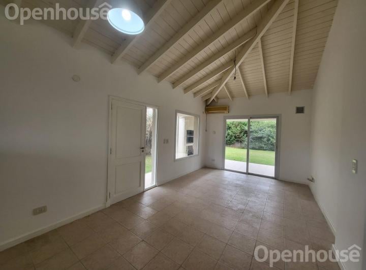 Casa · 75m² · 3 Ambientes · 2 Cocheras