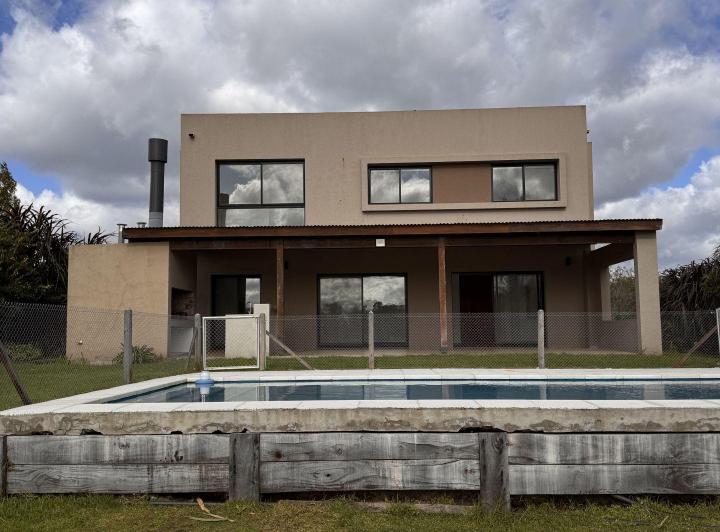 Casa · 201m² · 4 Ambientes