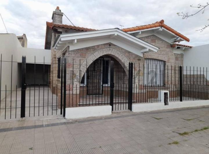 Casa · 75m² · 3 Ambientes · 3 Cocheras