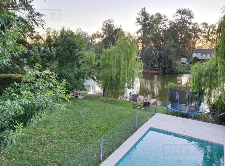 Casa · 300m² · 4 Ambientes