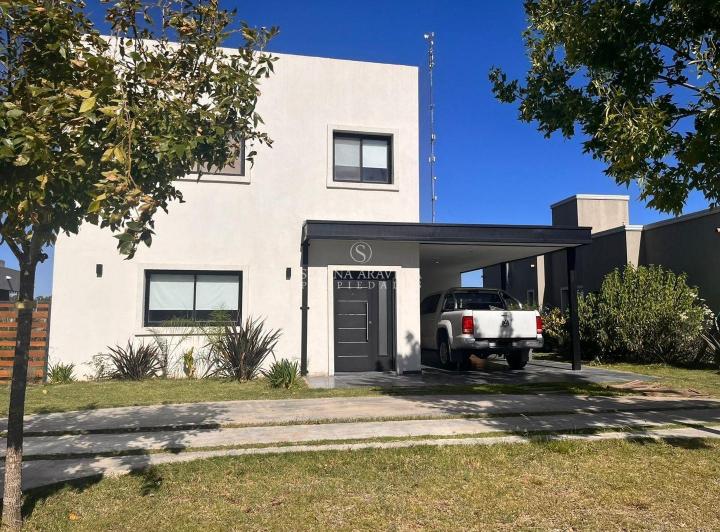 Casa · 150m² · 5 Ambientes · 2 Cocheras