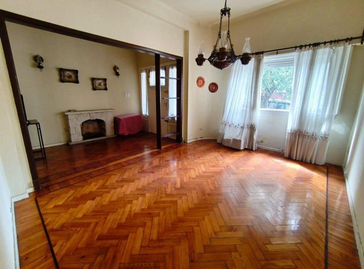 Casa · 120m² · 5 Ambientes · 3 Cocheras