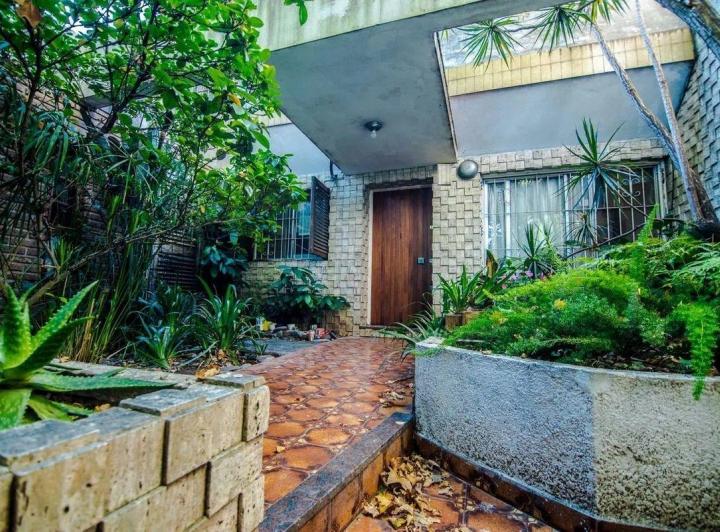 Casa · 200m² · 5 Ambientes · 1 Cochera
