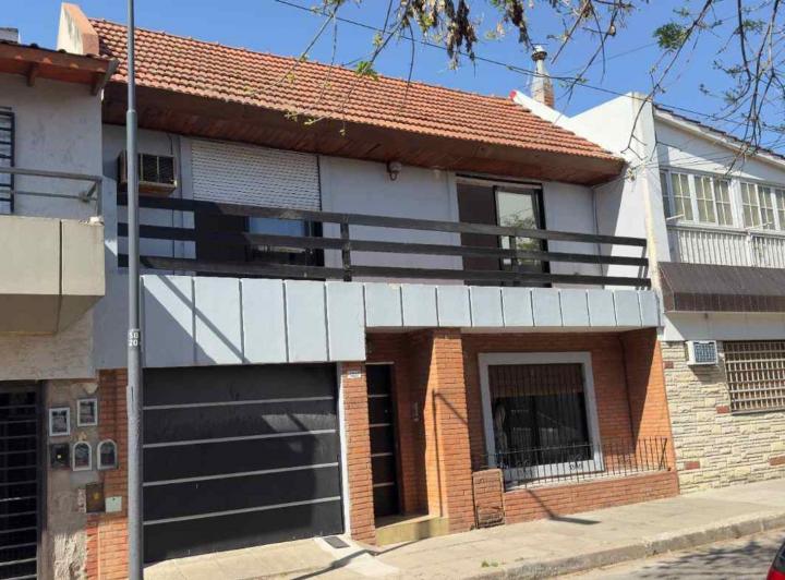 Casa · 199m² · 6 Ambientes · 1 Cochera