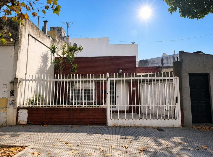 Casa · 120m² · 6 Ambientes · 3 Cocheras