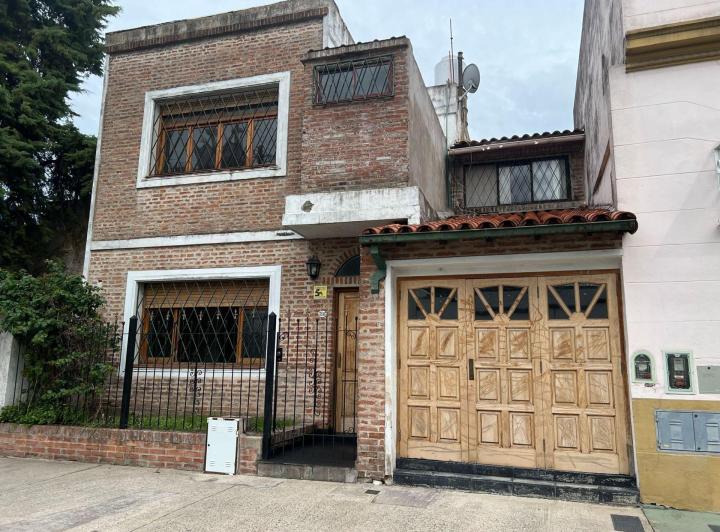 Casa · 178m² · 6 Ambientes · 1 Cochera
