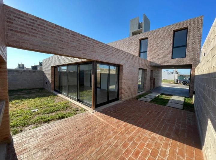 Casa · 150m² · 5 Ambientes