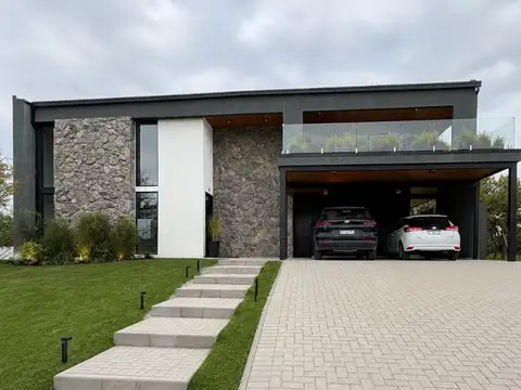 Casa en Venta en Countries y Barrios Cerrados en Mendiolaza, Colón