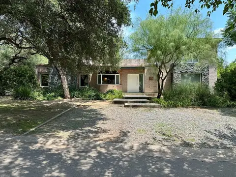 Casa en Venta en El Bosque, Countries y Barrios Cerrados en Córdoba Capital