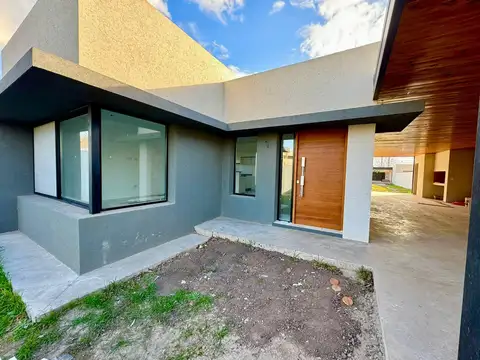 Casa en Venta en Punta Chacra, Roldan