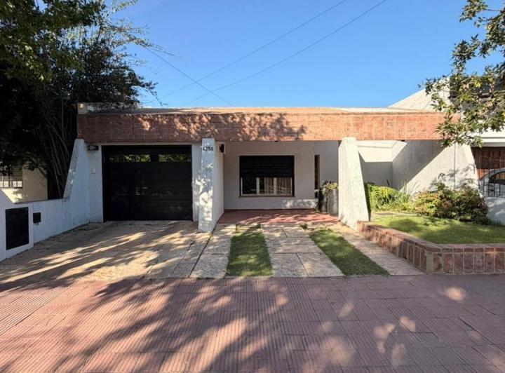 Casa · 500m² · 6 Ambientes · 2 Cocheras