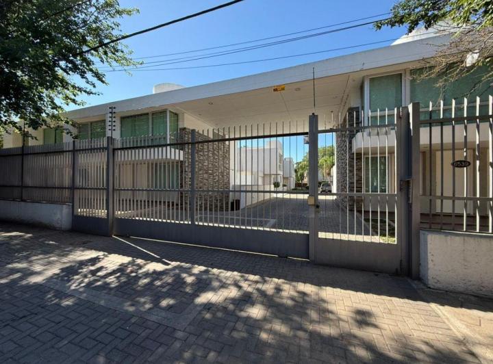 Casa · 150m² · 7 Ambientes · 2 Cocheras