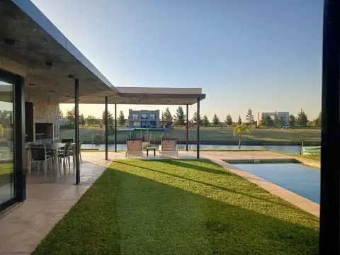 Casa en Alquiler Temporal en El Naudir, Countries y Barrios Cerrados en Escobar