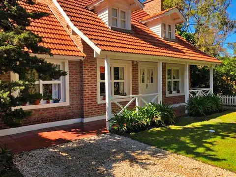 Casa en Alquiler en Barrio Bosque Peralta Ramos, Mar del Plata