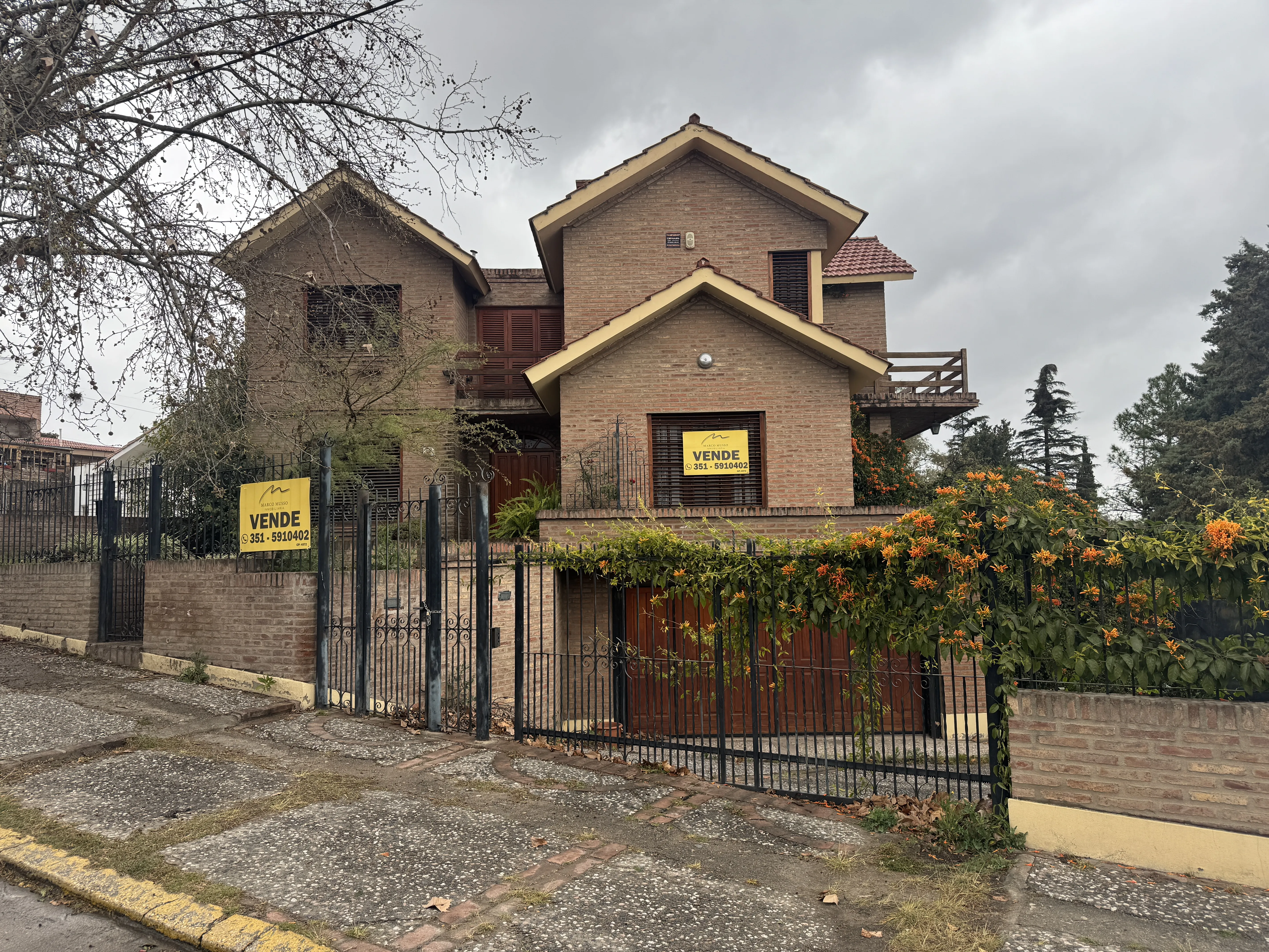 CASA EN VENTA – AMPLIO TERRENO Y VISTA A LAS SIERRAS | ALTA GRACIA