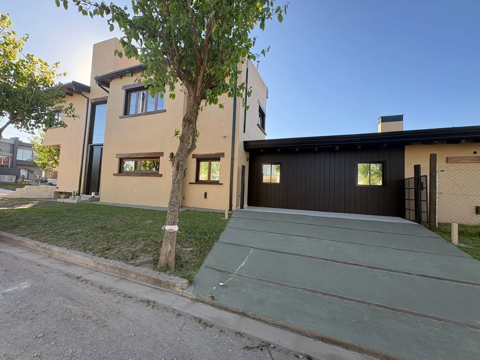 Se Vende Casa Tejas del Sur 3 - Se recibe menor de interés casa, dpto., lote y/o Vehículo