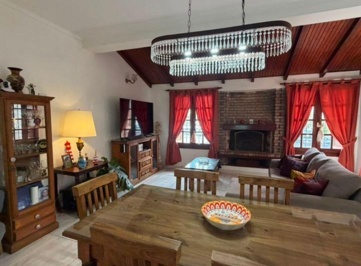 Casa · 181m² · 5 Ambientes · 2 Cocheras