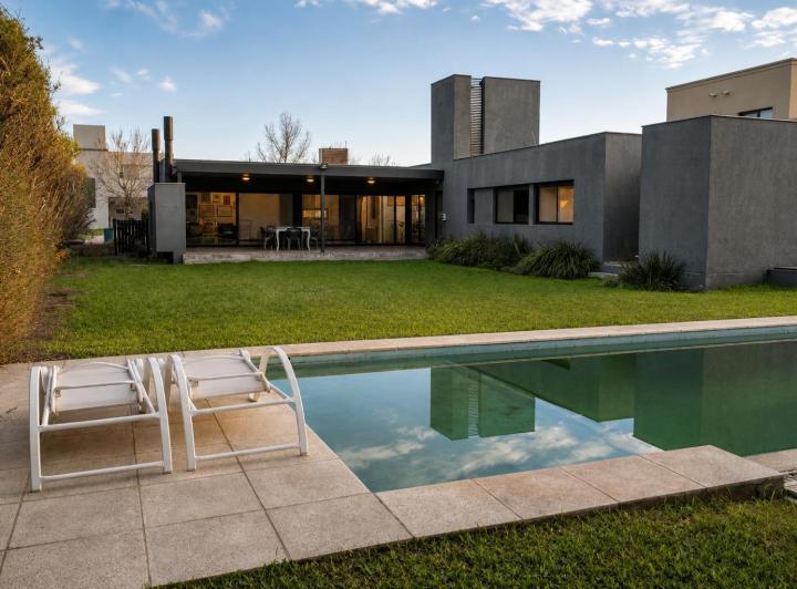 Casa · 150m² · 6 Ambientes · 2 Cocheras