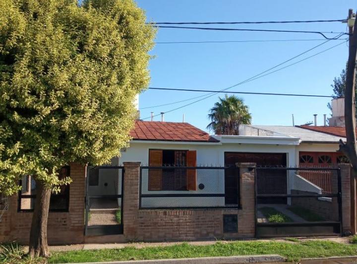 Casa · 90m² · 4 Ambientes · 1 Cochera