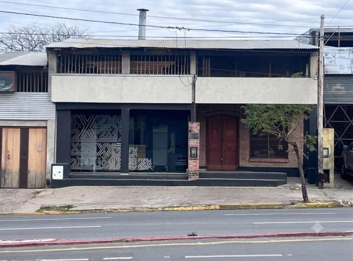 Casa · 442m² · 9 Ambientes · 2 Cocheras