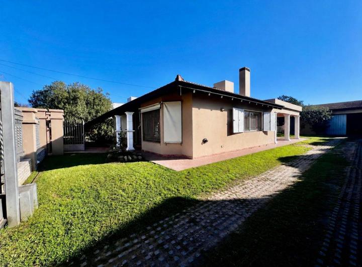 Casa · 256m² · 7 Ambientes · 2 Cocheras