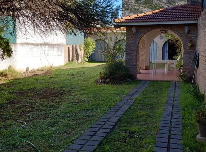 Casa · 278m² · 7 Ambientes · 3 Cocheras