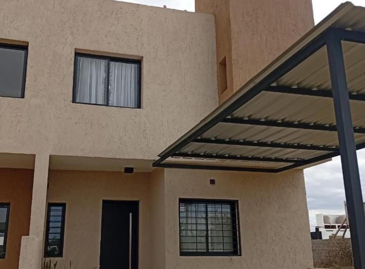 Casa · 84m² · 3 Ambientes · 1 Cochera