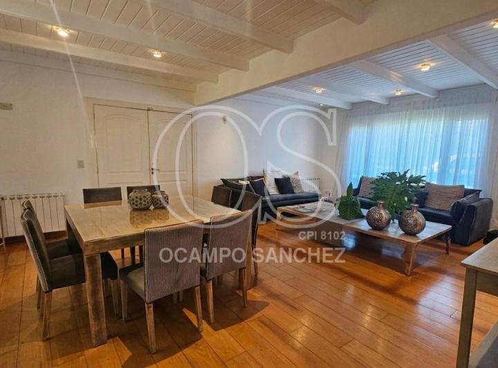 Casa · 325m² · 5 Ambientes · 2 Cocheras