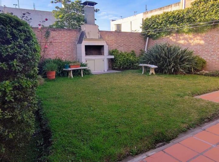 Casa · 104m² · 4 Ambientes · 1 Cochera